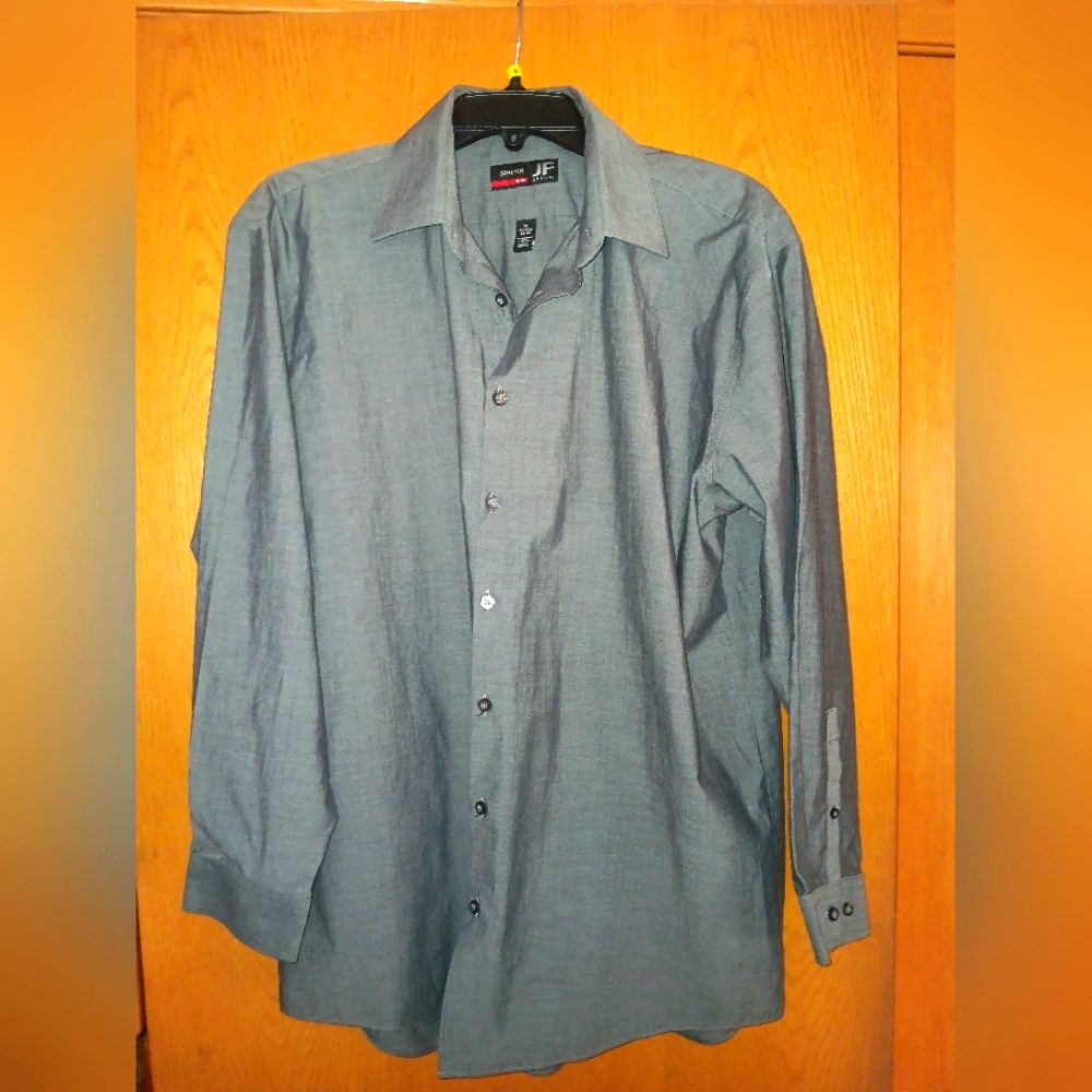 Men's size XL,  J. Ferrar grey  dress shirt